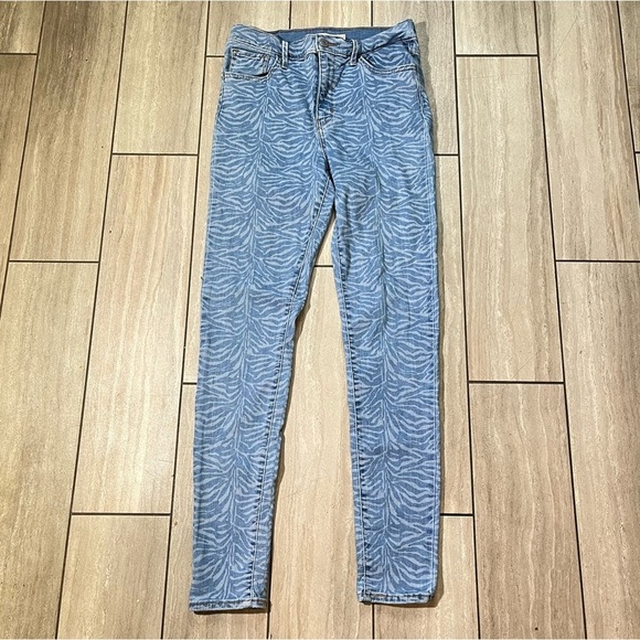 Levi's 720 Womens Light Wash Zebra-Print High-Rise Jeans Size 29 - Picture 2 of 9